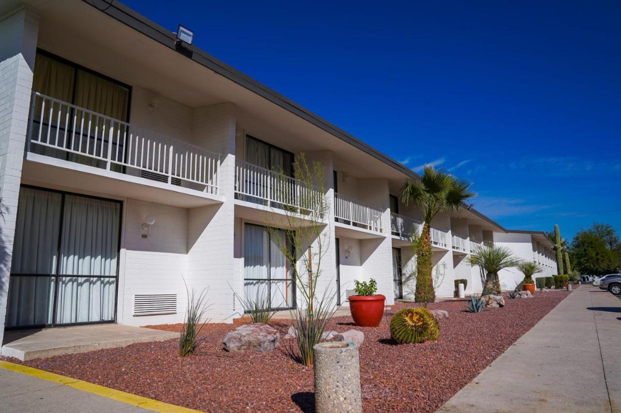 6-tucson, Az 2*